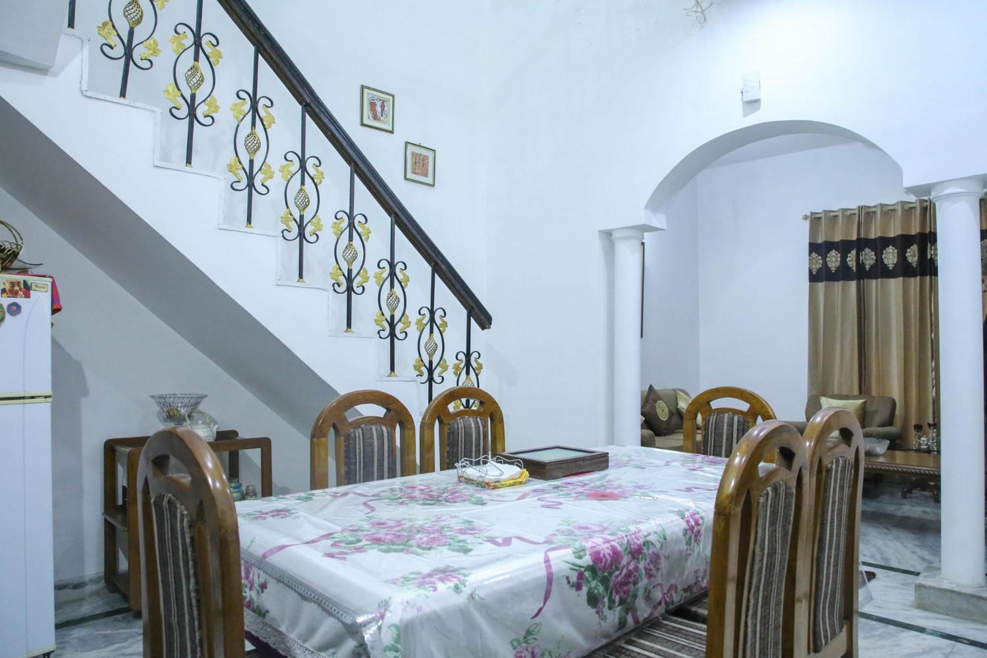 Aradhana'S Home Stay อัครา ภายนอก รูปภาพ