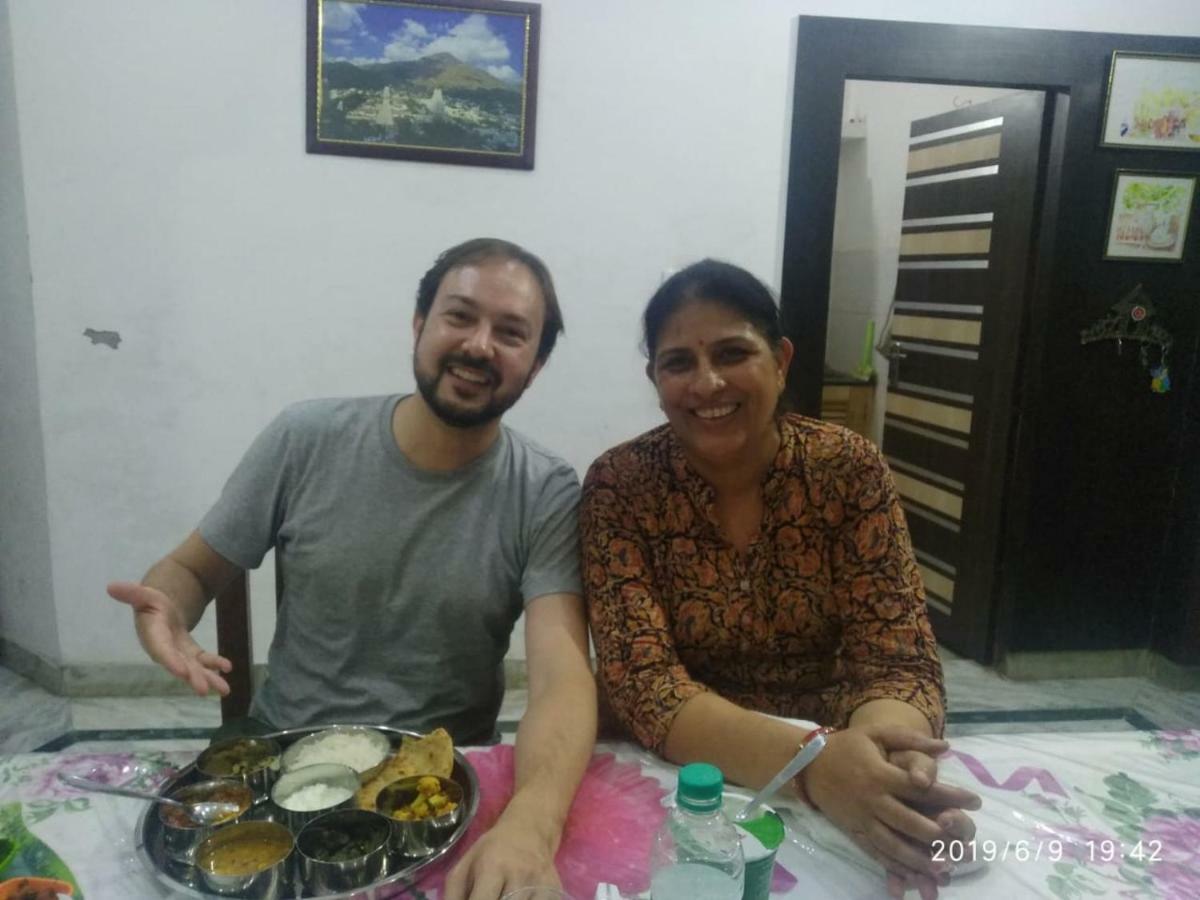 Aradhana'S Home Stay อัครา ภายนอก รูปภาพ