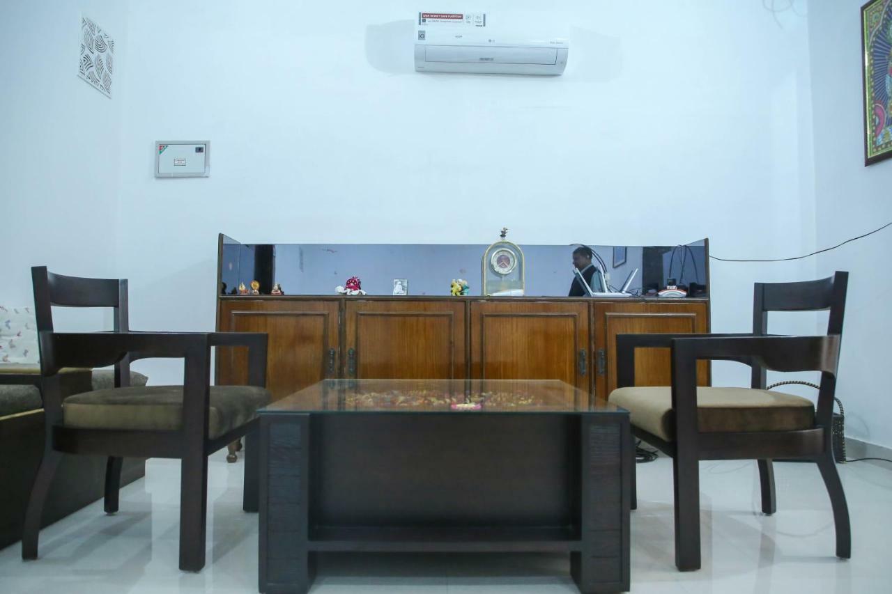 Aradhana'S Home Stay อัครา ภายนอก รูปภาพ