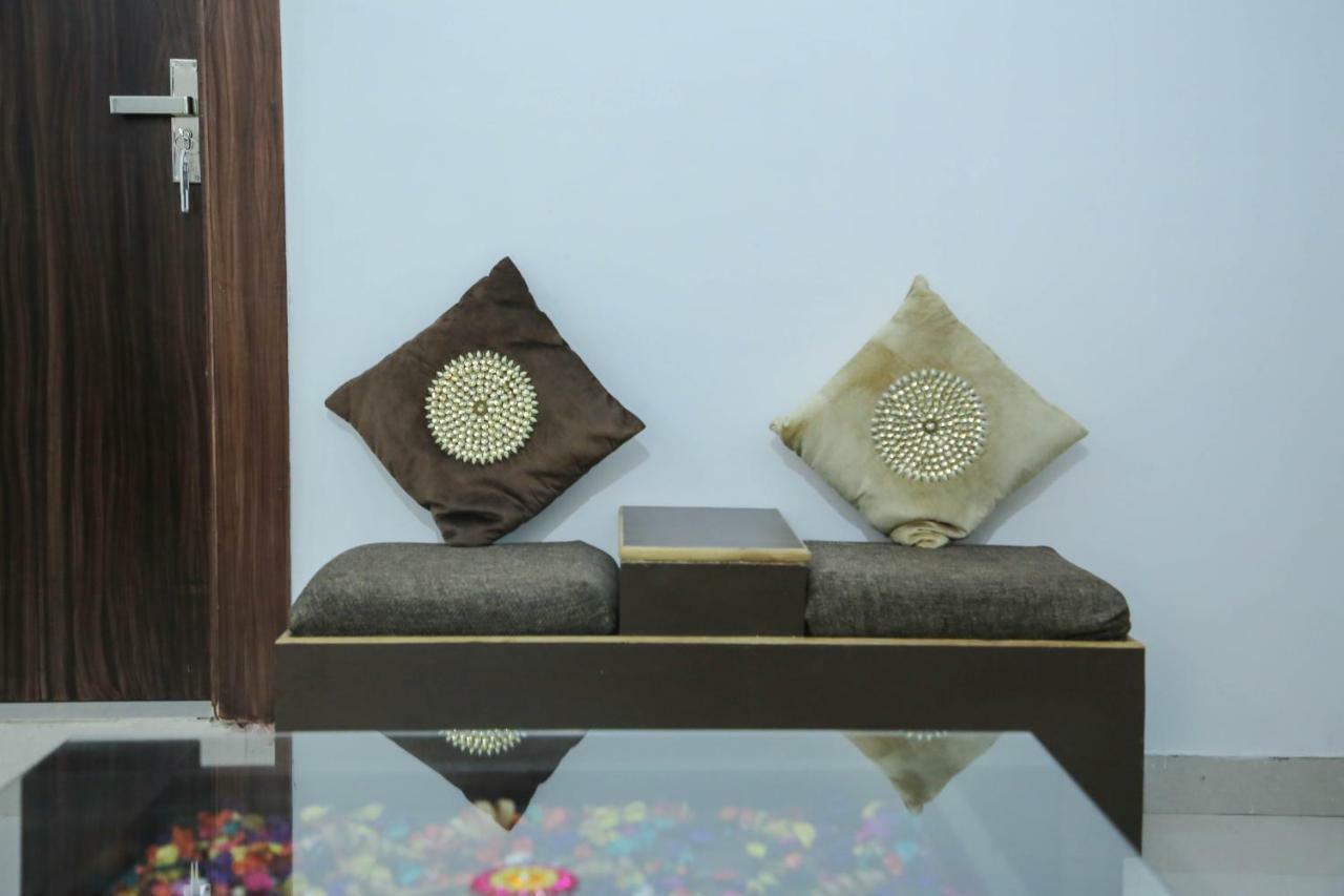 Aradhana'S Home Stay อัครา ภายนอก รูปภาพ