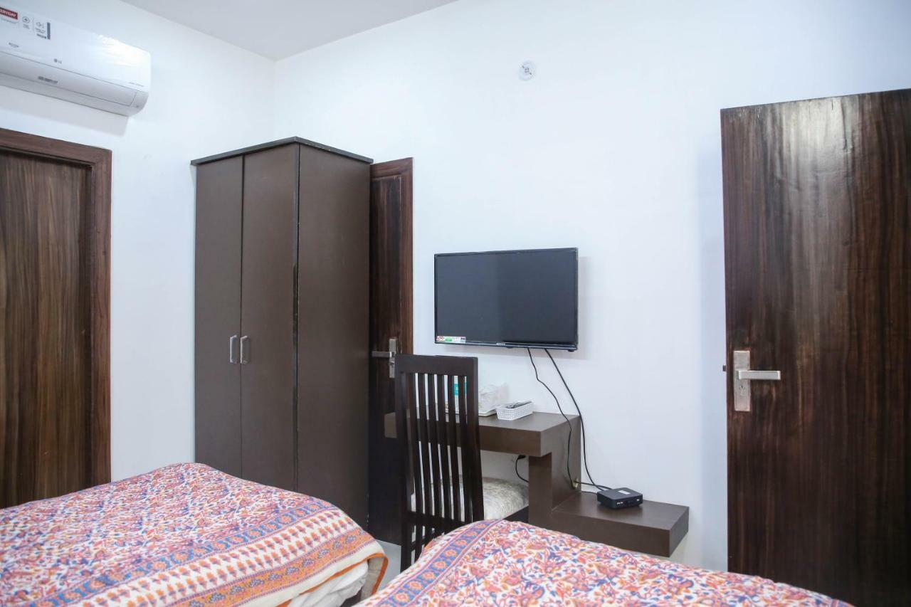 Aradhana'S Home Stay อัครา ภายนอก รูปภาพ
