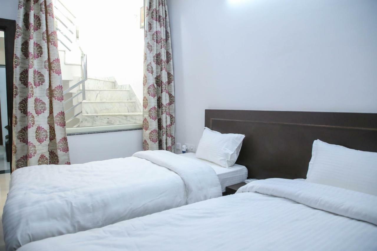 Aradhana'S Home Stay อัครา ภายนอก รูปภาพ