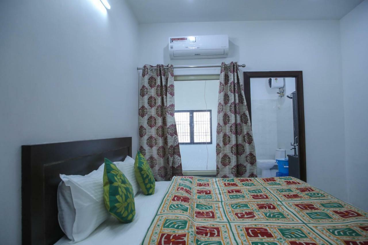 Aradhana'S Home Stay อัครา ภายนอก รูปภาพ