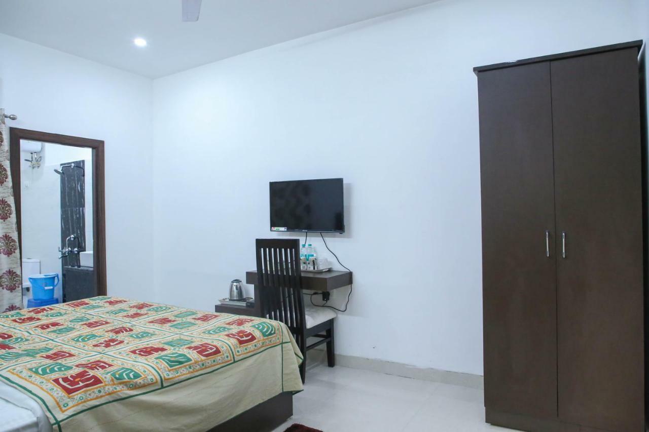 Aradhana'S Home Stay อัครา ภายนอก รูปภาพ