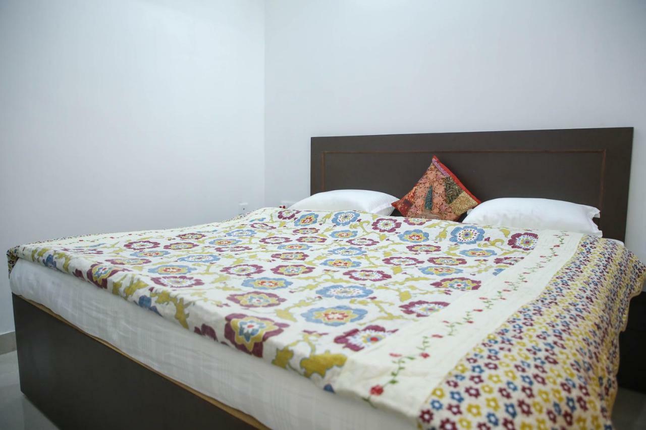 Aradhana'S Home Stay อัครา ภายนอก รูปภาพ