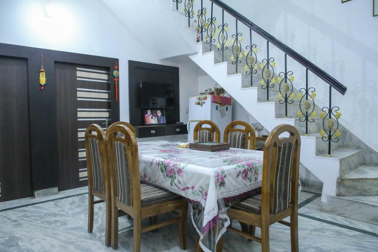 Aradhana'S Home Stay อัครา ภายนอก รูปภาพ