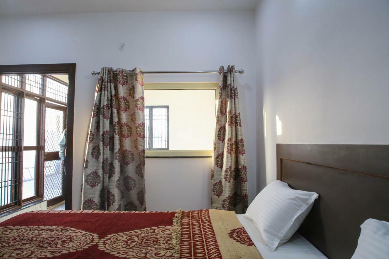 Aradhana'S Home Stay อัครา ภายนอก รูปภาพ