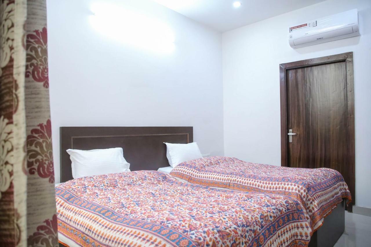 Aradhana'S Home Stay อัครา ภายนอก รูปภาพ