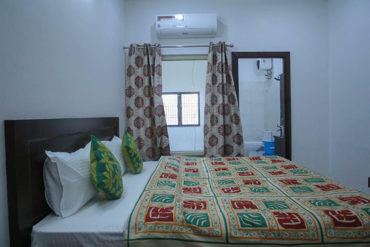 Aradhana'S Home Stay อัครา ภายนอก รูปภาพ