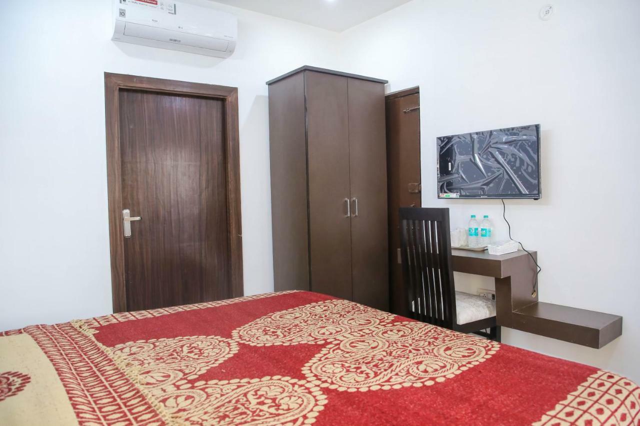Aradhana'S Home Stay อัครา ภายนอก รูปภาพ