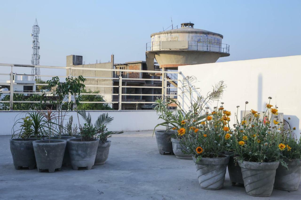 Aradhana'S Home Stay อัครา ภายนอก รูปภาพ