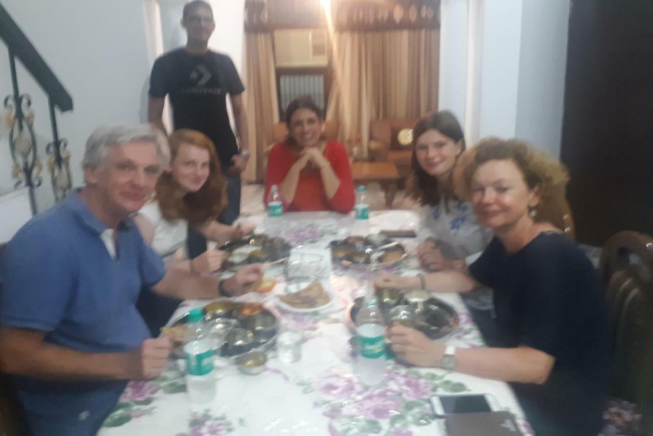Aradhana'S Home Stay อัครา ภายนอก รูปภาพ