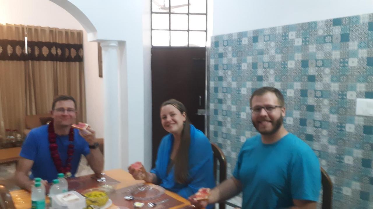 Aradhana'S Home Stay อัครา ภายนอก รูปภาพ