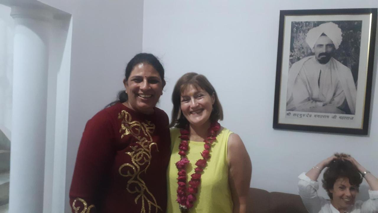 Aradhana'S Home Stay อัครา ภายนอก รูปภาพ